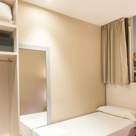 Hostal Bcn Ramblas Barcelona Exteriör bild
