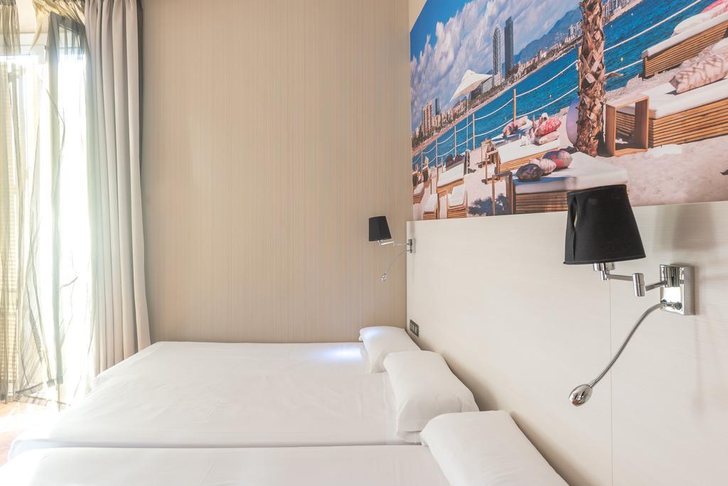 Hostal Bcn Ramblas Barcelona Exteriör bild