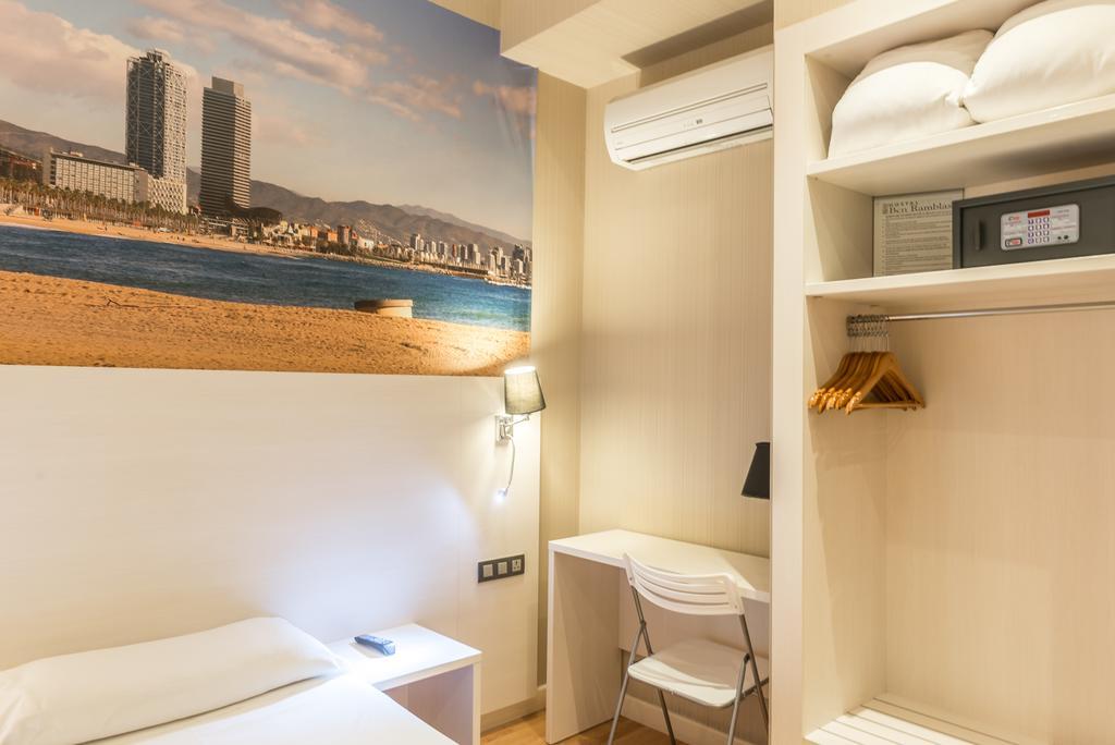 Hostal Bcn Ramblas Barcelona Exteriör bild