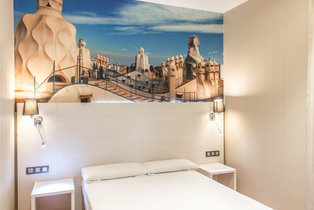 Hostal Bcn Ramblas Barcelona Exteriör bild