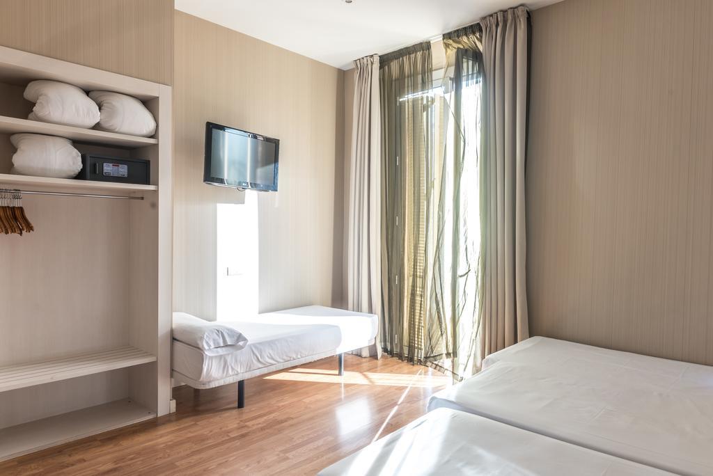 Hostal Bcn Ramblas Barcelona Exteriör bild