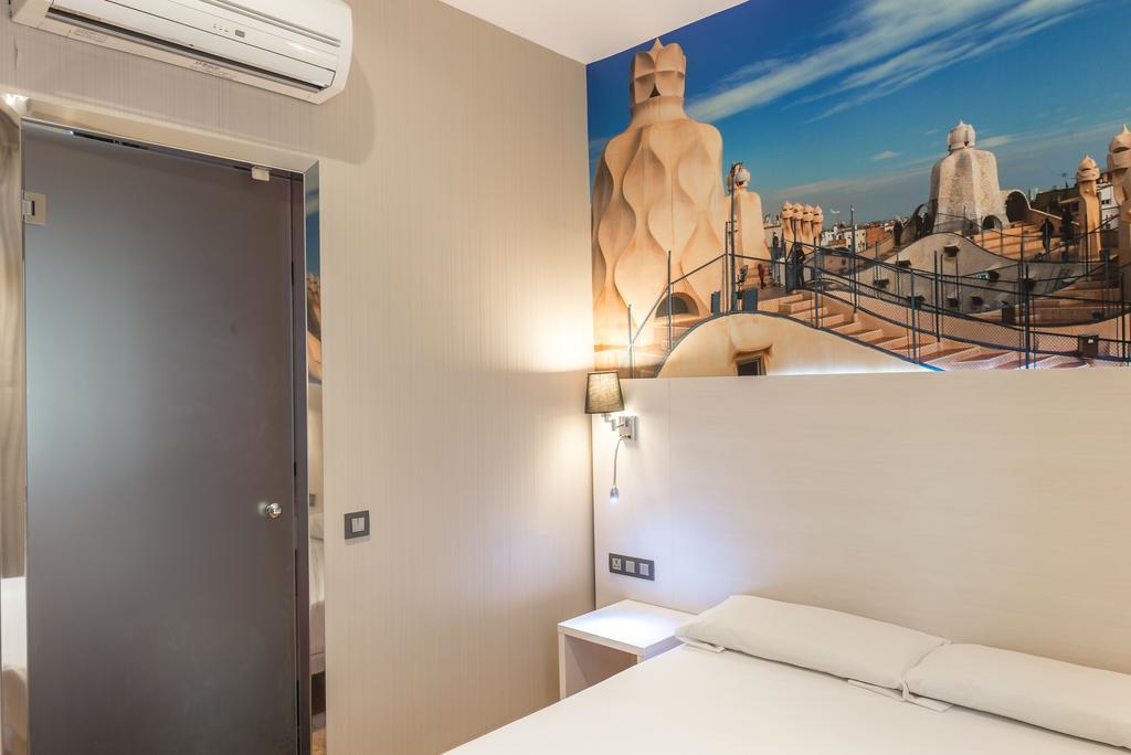Hostal Bcn Ramblas Barcelona Exteriör bild