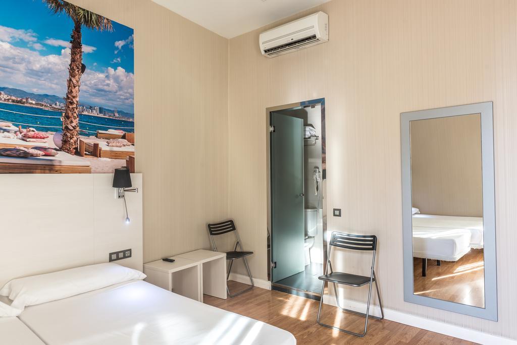 Hostal Bcn Ramblas Barcelona Exteriör bild