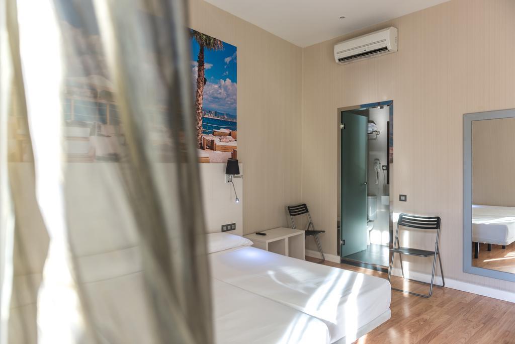 Hostal Bcn Ramblas Barcelona Exteriör bild
