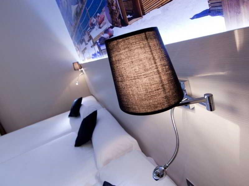 Hostal Bcn Ramblas Barcelona Exteriör bild