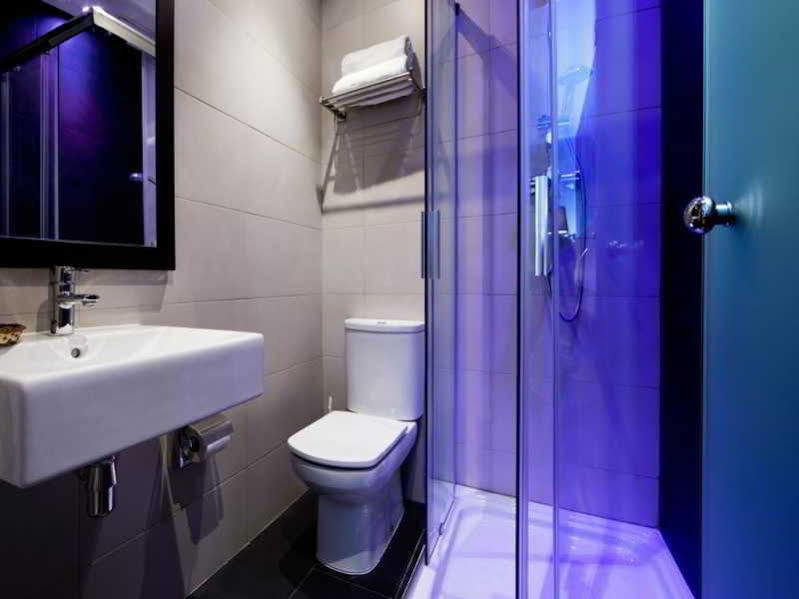 Hostal Bcn Ramblas Barcelona Exteriör bild