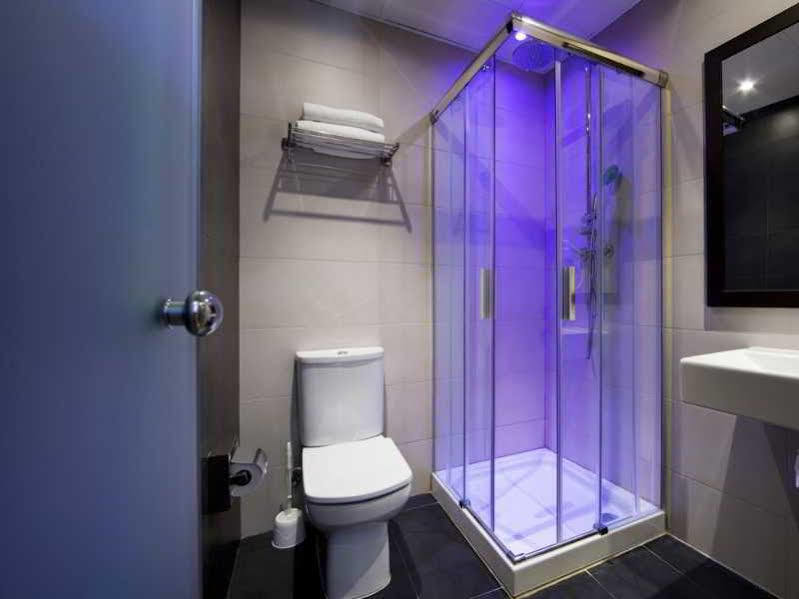 Hostal Bcn Ramblas Barcelona Exteriör bild